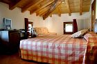 Double rooms with wooden furniture